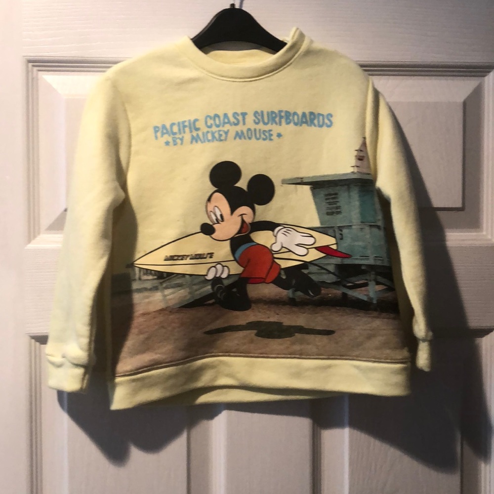 Sweatshirt